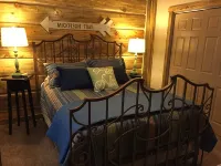 On the Mickelson Trail: Log Home Perfect for families - Hytter