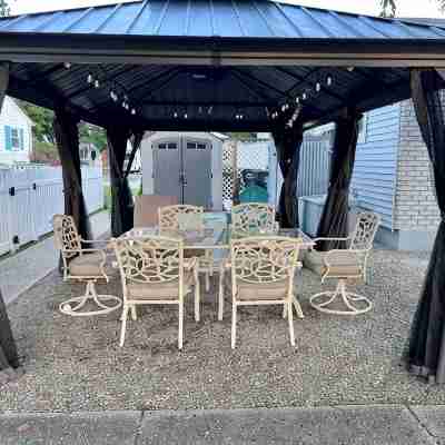 Beautiful fully renovated quad in Village Green Hotel Exterior