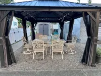 Beautiful fully renovated quad in Village Green - 4-stjärniga