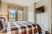 New Listing Steps to the Gondola - Parvekkeita