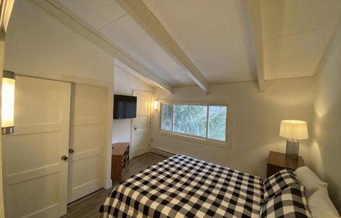 6 Guest 3Br, 2 BA Stratton Condo with Fireplace and Forest Views.