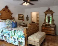 Romantic Tranquil  Riverfront Cottage Rushing Crystal Clear Water Best Rate - 4-Star