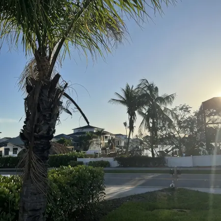Comfortable and Spacious house near the beach