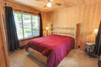Cabin close to the slopes! Wifi, fireplace, and hot tub - 샬레 호텔