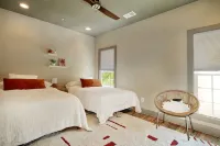 2 bedroom 2 bath Modern Luxury Townhome near Marshwalk - Wi-Fi