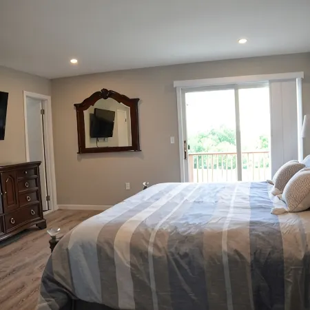 Relax with the whole family at this peaceful place to stay with gorgeous views.