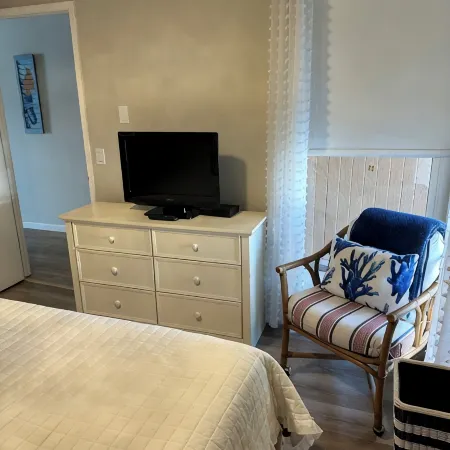 Oceanfront condo with PRIVATE deck. Pet friendly. Just a short walk to town.