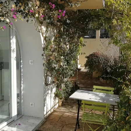 Apartment lux 1 bedroom, independent in villa, swimming pool, view Grasse and sea