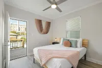 Remarkable Superdome Group Home w/Heated Pool, Parking, Patio, 8 Beds & 5 Baths - Kolam Renang Peribadi