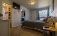 Happy Bison House - Walking Distance to Downtown; sleeps 8! - 4-Star