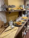 Louis Hotel - breakfast