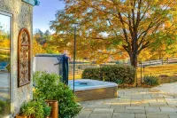 Lux Escape w/ Pool, Hot Tub & Sprawling Great Room - Built for XL Groups! - maisons de vacances
