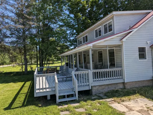 Waterfront house on the upper most portion of the West Branch Delaware. - 3성급