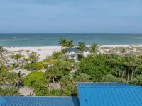 Perfect Placement, A beautiful beachfront home - Pools