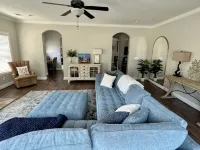 Precious Game Day Home 3 miles to Downtown AU! Pets Welcome! - 수영장
