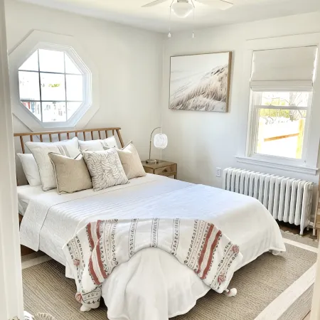 Walk to Beach! Great Location! Booking Sept & OCT! Close to Salem!!