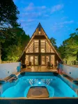Cozy A-Frame w/ Amazing Views, Hot Tub, Game Room, Near Burnsvillle and Marion - 발코니