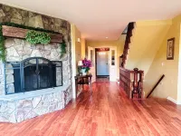 3 Levels w/ Mountain Views, 5 Mins to Stratton Base, Sauna, Firepit, ACs - con encanto