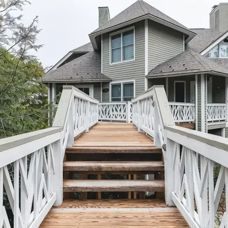 Enjoy all 4 seasons at this spacious, pet friendly home! Great views, sleeps 10