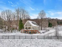 Mountain Cabin overlooking Boyne near Nubs W/ Hot Tub - 무료 와이파이