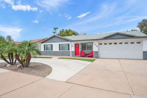 Gilbert Home, Walk to Downtown, Restaurants, Nightlife 10+ location! - Pools