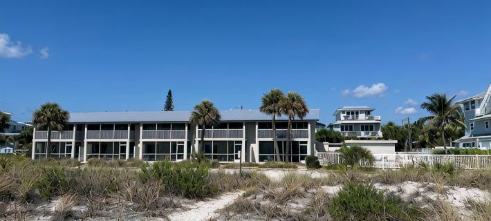 Beachfront..Island Beach Club - Gorgeous First Floor 2 Bed, 2 Bath with Pool Hotéis em Holmes Beach