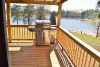 The Lake House     Lake front/Private Dock/ Sleeps 12 - 3-Star