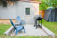 Updated Ann Arbor ranch w/private yard and lots of parking! - Bungalows