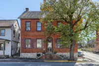 3 Levels w/ Gameroom, Firepit, Grill Near Hershey Walkable To Restaurants & Bars - Wifi