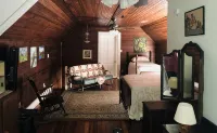 Historic Farmhouse/privacy/breathtaking views -Facebook @Valley View Escape, LLC - Wifi