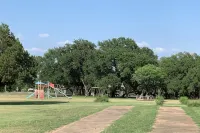 Lake Access / Pool / Private Patio / BBQ  / WiFi / Free Parking / Self Check-in - Chalets