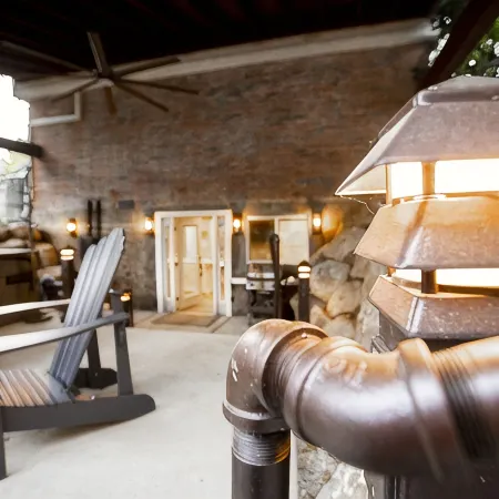 Vacation Bliss! Skier's Dream! Covered Hot Tub/Spa, Fire Pit, Mountain Views. Hotels in Sandy