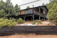 Cozy Cabin in the Pines with Views! - 샬레 호텔