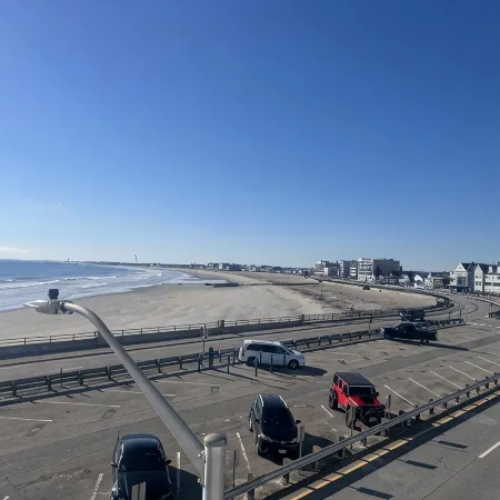 The Great Escape II. Newly renovated and beautiful Unit on Hampton Beach.