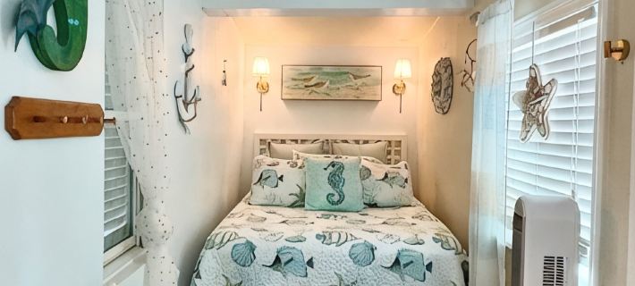 Cozy Cape Cottage Hotels in Brewster
