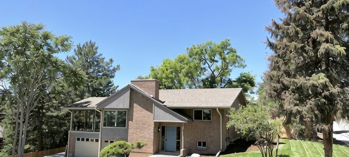 Luxury Home with 8 beds Hot Tub and an Awesome Deck! Hotels in Arvada