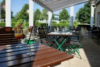 Logis Hôtel les Colonnes Strasbourg Zenith - Swimmingpools