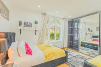 6BR Mansion With Games Room & Hot Tub - Jacuzzi