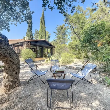 House Near Fréjus, 850 m² Garden in a Private Gated Community with a Pool, Tennis Court, Etc.