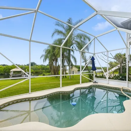 Palms Paradise. Pool. Waterfront. Near Space Coast Beaches.