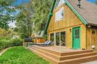 Riverfront A-Frame w/ Hot Tub • Near Stevens Pass • Pet-Friendly Retreat - Chalets