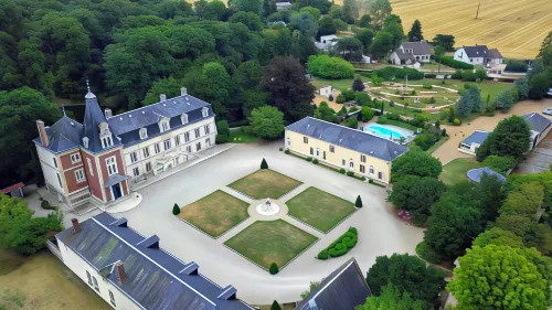 Domaine de Moresville Hôtels à : Donnemain-Saint-Mamès
