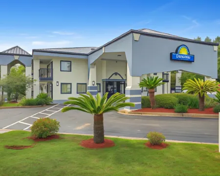 デイズ イン バイ ウィンダム フォリー フォーリーのホテル