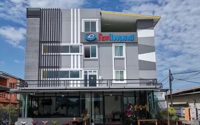 Chokpaiboon Hotels near Wat Laem Nok