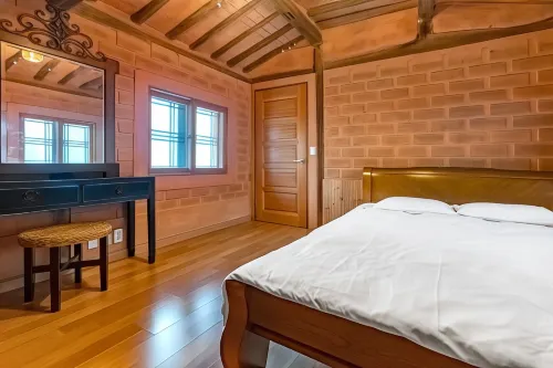 Yongin Hanok Tres Bien Pension