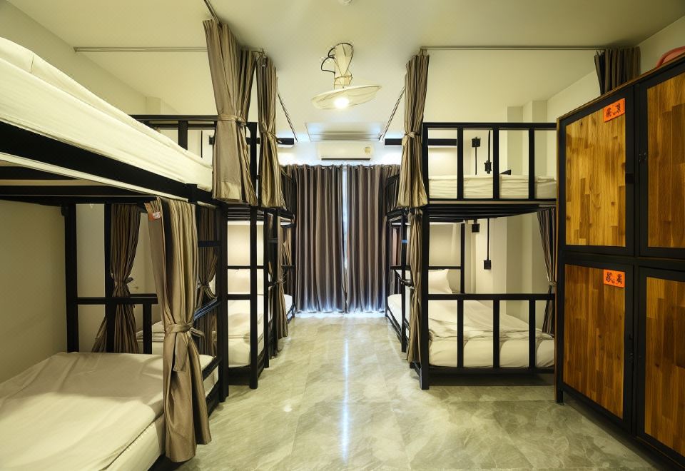 코코 호스텔 바 전경