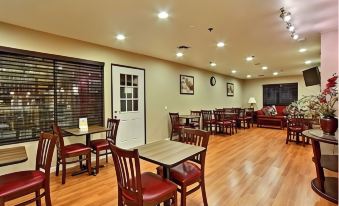 Days Inn & Suites by Wyndham Rancho Cordova