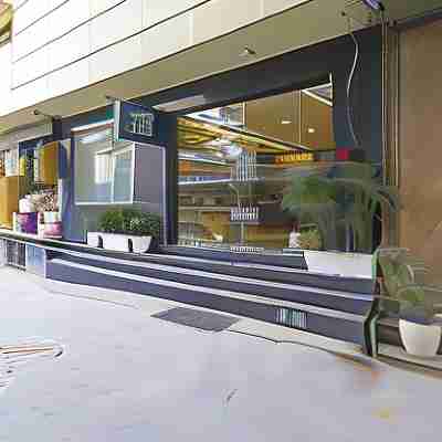Hotel Decent Suites - Delhi Airport Hotel Exterior