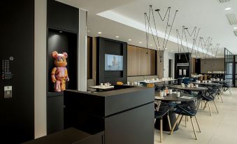 2. Hôtel Me..