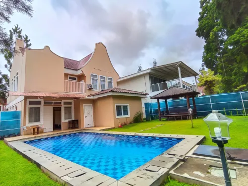 Villa Kota Bunga R8-08 - 4Br with Pool by Zahra Al-Jazeerah